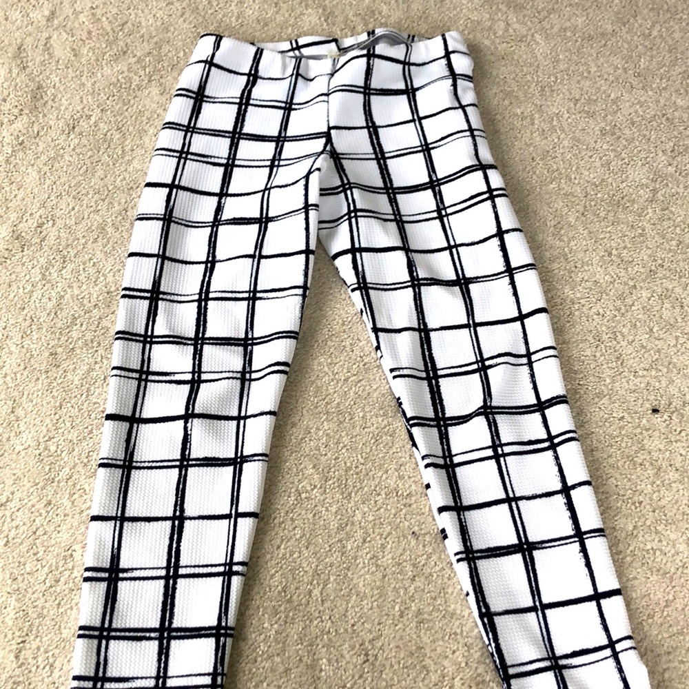 White and black windowpane legging